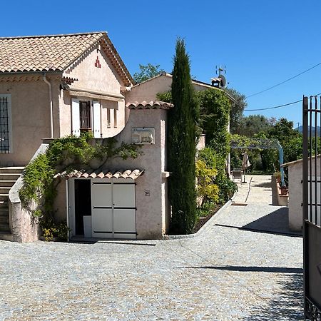 Bed and Breakfast Le Nid Des Arts Tourrettes Exterior foto