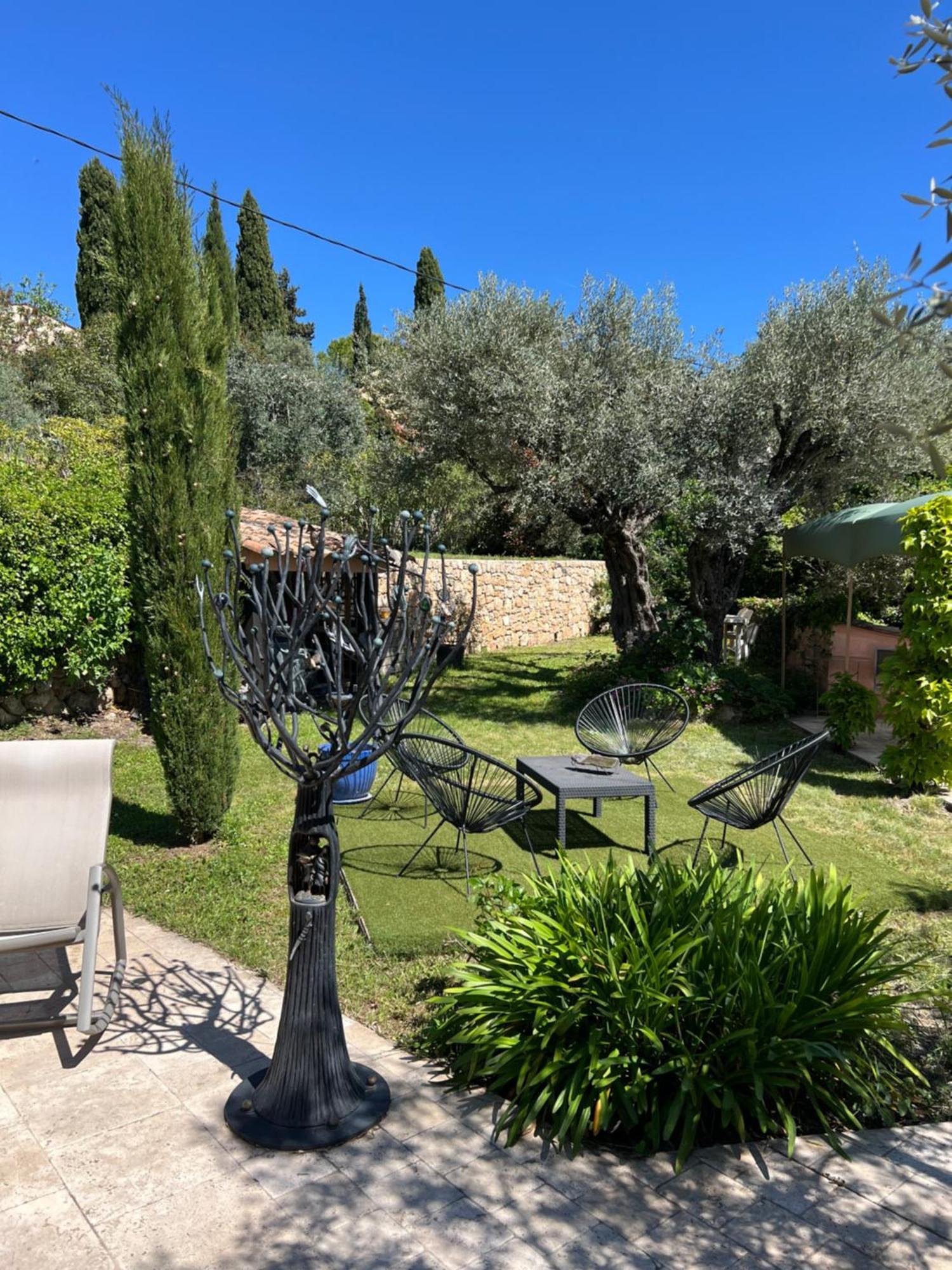 Bed and Breakfast Le Nid Des Arts Tourrettes Exterior foto